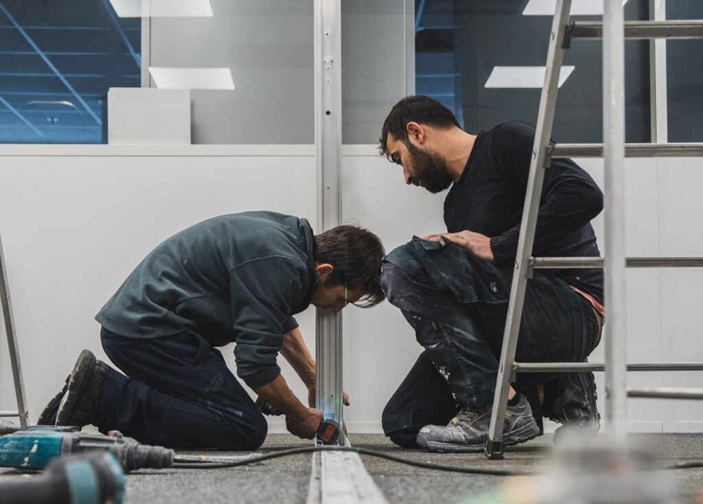 Équipe d’artisans H Concept sur un chantier de rénovation tous corps d’état à Bordeaux.